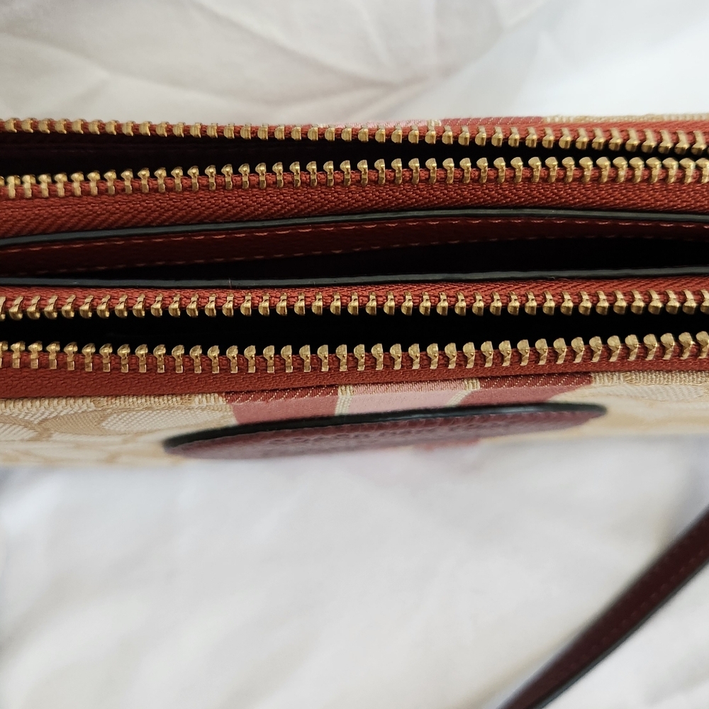 Coach Cream and Brown Crossbody Bag with Signature Pattern - Picture 4 of 9